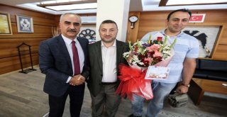 Gurbetçilerden Ay-Yıldız Camisine Bağış