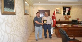 İki Çocuğu Boğulmaktan Kurtaran Vatandaşlara Plaket Verildi