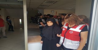 Bebeklerini Bırakıp El Ele Gasp Yapmaya Gittiler