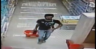 Antalyada Sucukları İç Çamaşına Gizleyen Hırsız Kameraya Takıldı