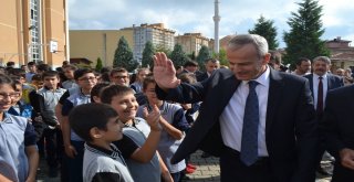 Bartında 30 Bin 500 Öğrenci İçin İlk Ders Zili Çaldı