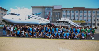 Yaz Spor Okulu Öğrencileri Uçak Okulunu Gezdi