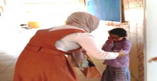 Veda Eden Öğretmenine Sarılıp Ağladı