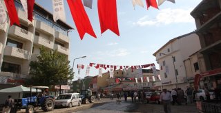 Malazgirt Bayraklarla Süslendi