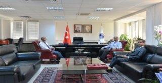 Kuveyt Büyükelçisi El-Zevaviden Rektör Savaşana Ziyaret