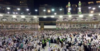 Milyonlarca Müslüman Kabeye Akın Ediyor