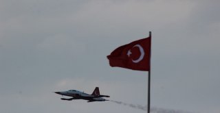 Türk Yıldızlarının Gösterisi Nefes Kesti