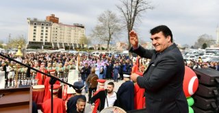 Başkan Dündara Belediye Personelinden Coşkulu Karşılama