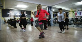 Aerobik Ve Step Derslerine Yoğun İlgi