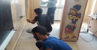 İdareciler Okulunu Kendileri Boyadı