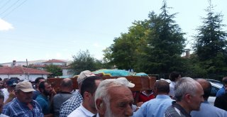 Üzerine Odunluğun Çatısı Çöken Kadın Hayatını Kaybetti