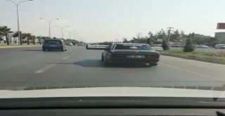 Boru Taşıyan Otomobil Trafiği Tehlikeye Düşürdü