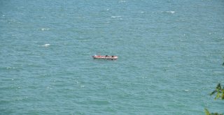 Dalgaların Arasında Kaybolan Genci Arama Çalışmaları Sürüyor