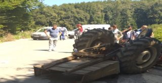 Düzcede Traktör Devrildi: 2 Yaralı
