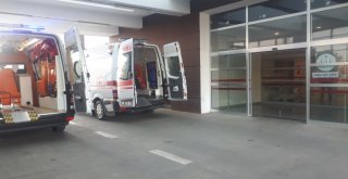 Çukura Giren Motosiklet Devrildi: 1 Yaralı