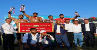 Burdur Belediyesi Yağlı Güreşlerinde Furkan Durmuş Altın Başpehlivan Oldu