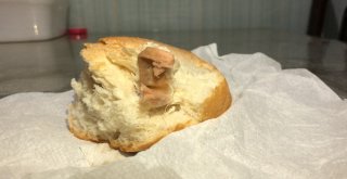 Ekmekten Yara Bandı Çıktığı İddiası