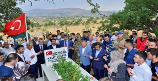 Vali Güzeloğlu, 15 Temmuz Şehitlerinin Kabirlerini Ziyaret Etti