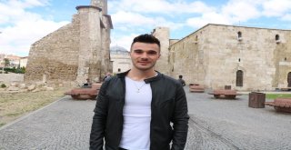 Beş Dakikada Uyuşturucuya İkna Etti