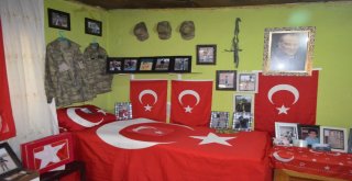 Şehit Annesi Oğlunun Tüm Hatıralarını Bir Odada Muhafaza Ediyor