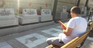 15 Temmuzun Yıl Dönümünde Vatandaşlar Şehitlikte Dua Etti