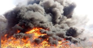 Ayvalıkta Yangın Mahalleyi Duman Altında Bıraktı