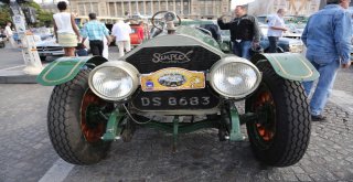 Paris Yollarında Asırlık Arabalar