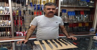 Vatandaşlar, Bıçakçılara Akın Ediyor