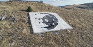 Dev Atatürk Portresini Şenlikle Açtılar