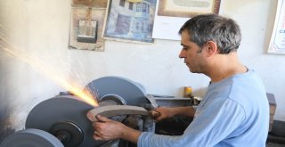 (Özel) Bıçak Bileme Ustaları Mesaiye Başladı