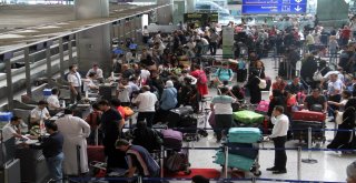 Atatürk Havalimanında Bayram Yoğunluğu Sürüyor