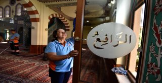 Muratpaşada Camilere Gül Suyu