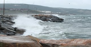 Fırtına Deniz Ulaşımını Aksattı