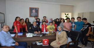 Gençlerden Jandarmaya 30 Ağustos  Ziyareti