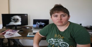 (Özel) Kedisini Bulana 4 Bin Tl Ödül Verecek