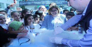 Çocuklar Azot İle Dondurma Yaptı