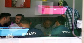 Polis Yemek Sözü Vererek İntihardan Vazgeçirdiği Gençle Birlikte Yemek Yedi