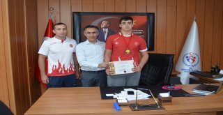 Balkan 2.si Judocu, Müdür Arıcıoğlunu Ziyaret Etti