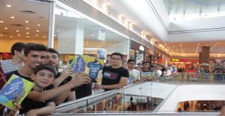 Yaşar Bayraktar Ve Yusuf Efe Göçer, Kitaplarını İmzaladı