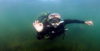 Belediye Başkanı Körfez Sularındaki Yaşamı İncelemek İçin Dalış Yaptı