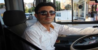 Otobüste Kalp Pili Durdu, Şoför Hastaneye Yetiştirdi