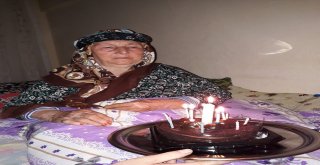 100. Yaşını Çocukları Ve Torunlarıyla Kutlad