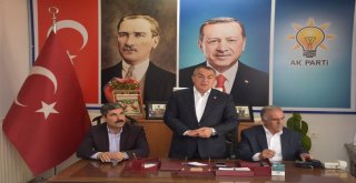 Ak Parti Heyeti Basınla Bir Araya Geldi