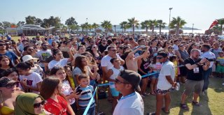 Genç Şarkıcı Bahadır Tatlıöz Aliağada Sahne Aldı