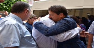 Yeldana Alkış Ve Gözyaşlarıyla Veda