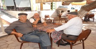 Bu İlçede Kahvelerde Gazete Okumak Tarihe Karıştı