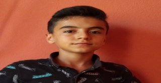 13 Yaşındaki Çocuk Yüzerken Kalp Krizi Geçirdi