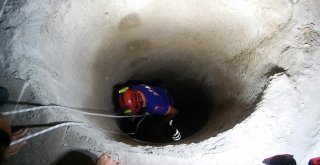 5 Metrelik Kuyuya Düşen Yerli Turist, Afad Ve İtfaiye Ekiplerince Kurtarıldı