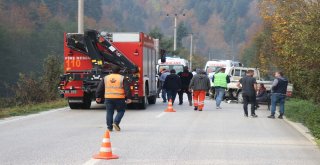 Otomobille Kamyonet Çarpıştı: 1 Ölü 6 Yaralı