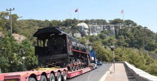 20. Yüzyılın İlk Buharlı Lokomotifi Karayoluyla Kepeze Geldi